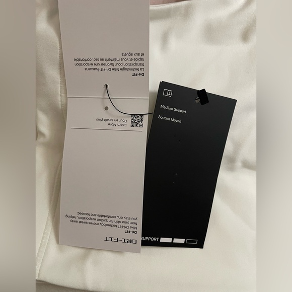 Nike NWT Alate Lightweight Padded Sewn In Pads Sports Bra Dri Fit White Size M - Picture 6 of 7